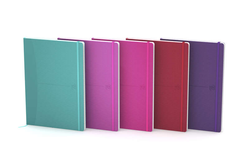 Oxford Signature A5 Cuaderno Cosido - Tapa de Goma Flexible - 80 Hojas Lisas - Colores Surtidos 1 Oxford Signature A5 Cuaderno Cosido - Tapa de Goma Flexible - 80 Hojas Lisas - Colores Surtidos